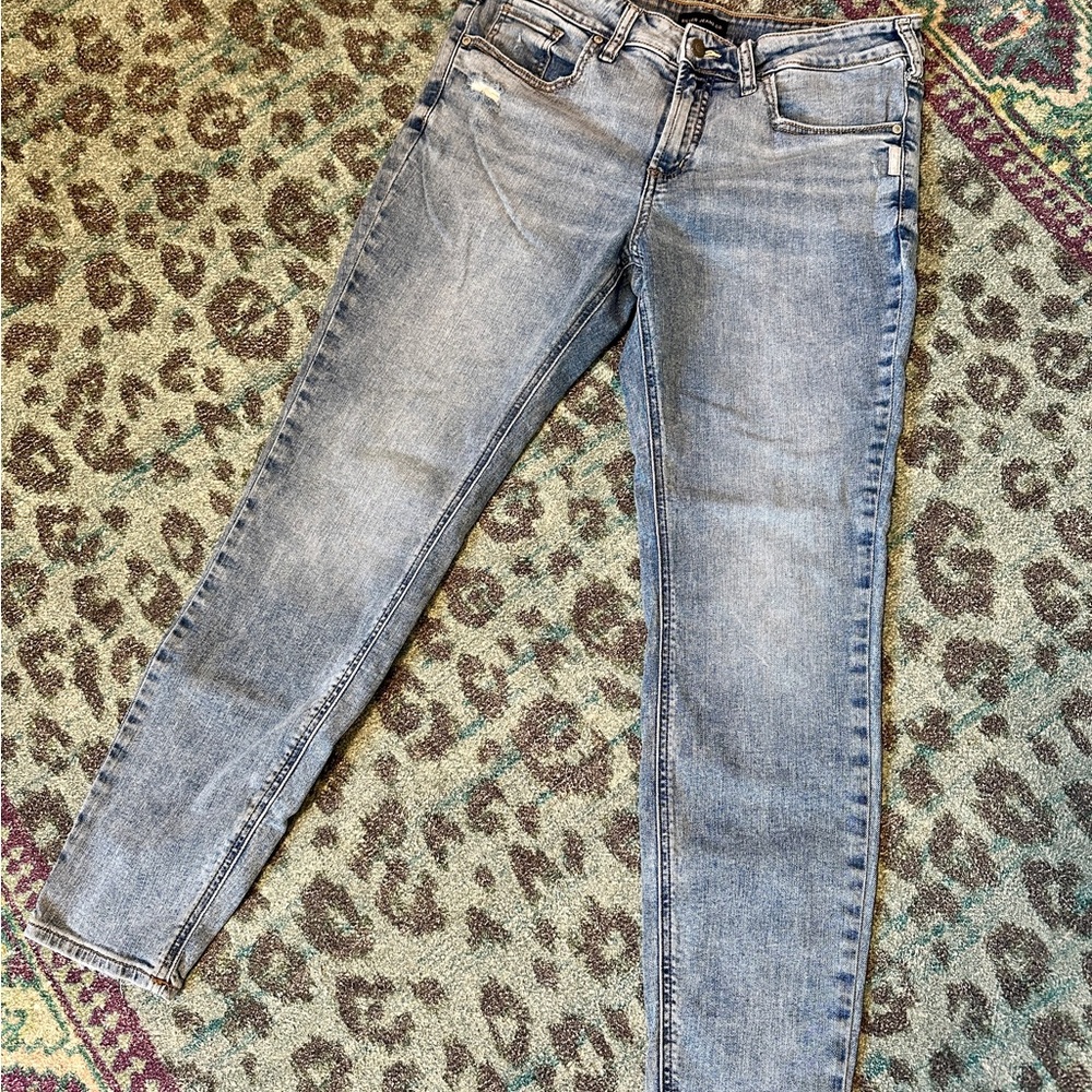 Silver Suki Midrise Skinny Jeans, Light Blue Wash, 33 waist, 29 length
